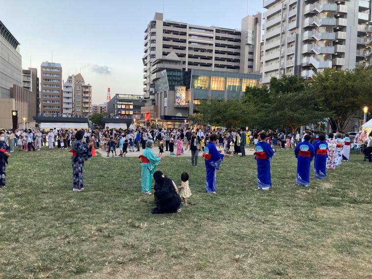 飛び入り参加OKの盆踊り