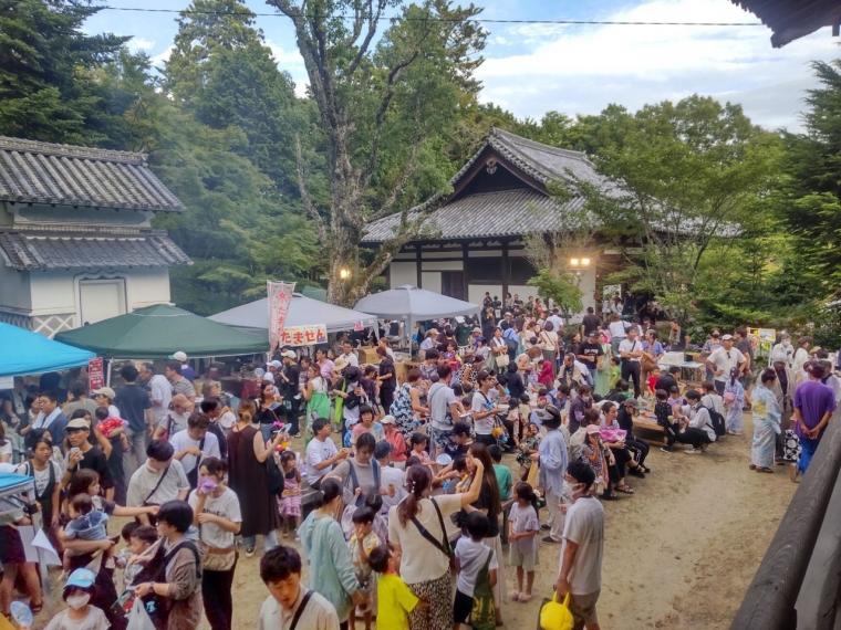 石峯寺夜市